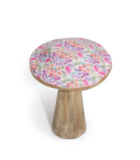 Petits champignons décoratifs avec un beau motif floral